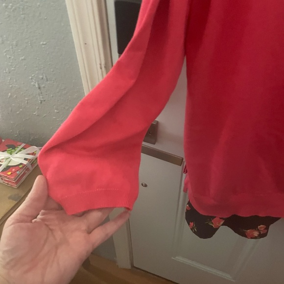 Coral sweater with floral trim - Picture 5 of 6